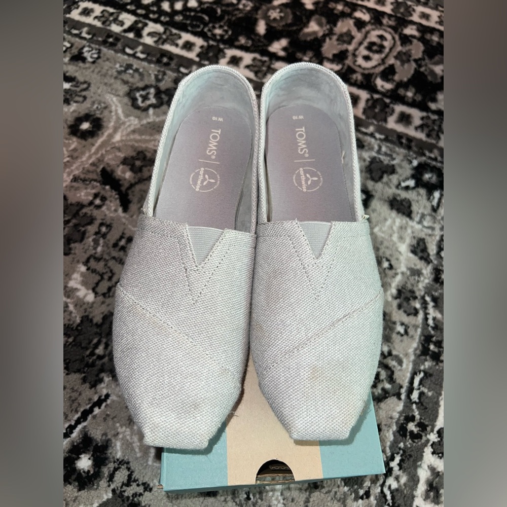 TOMS drizzle grey repreve soft heathered knit size 10, used